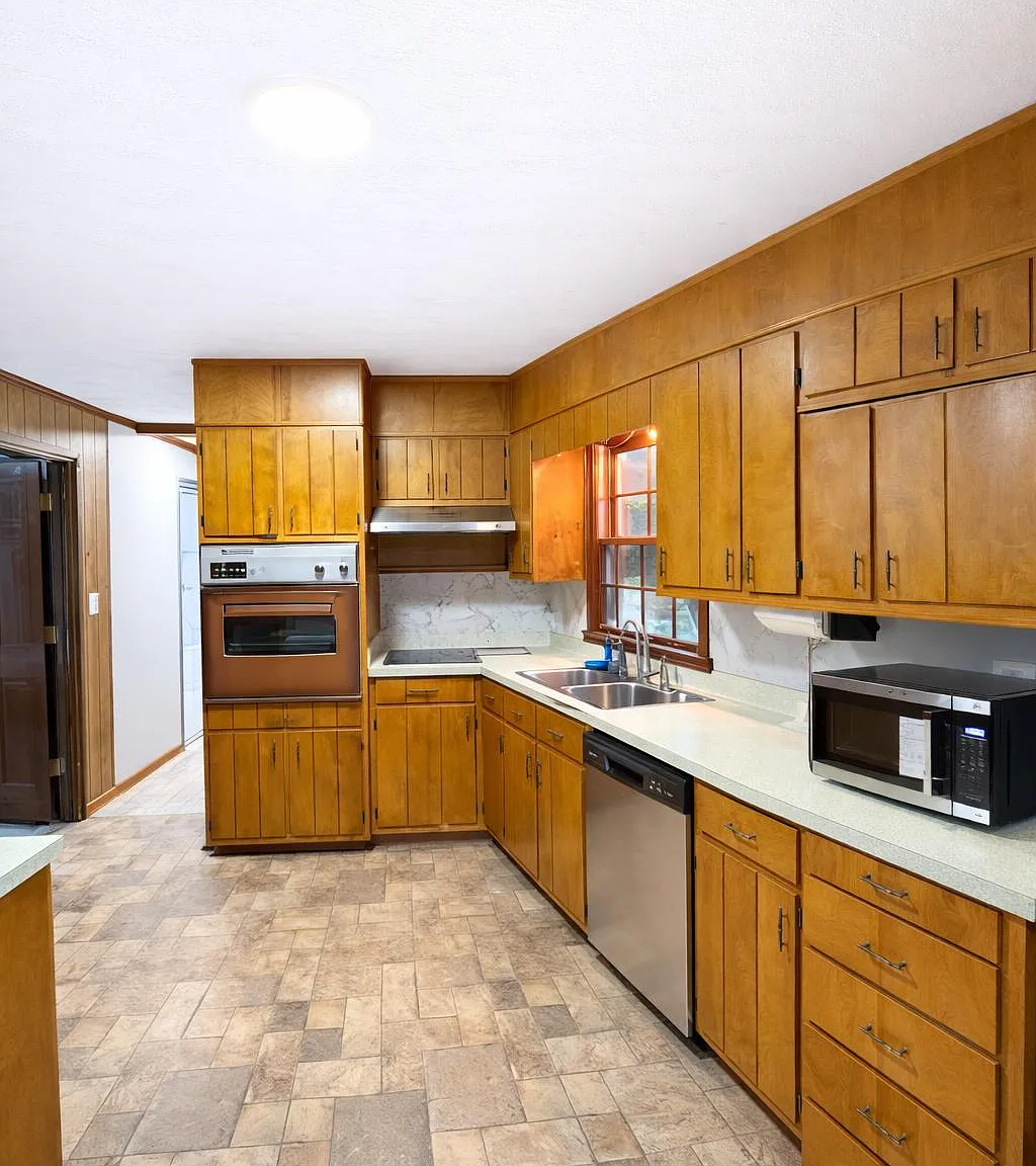 4 bed, 3.0 bath, 2800 sqft, $711 — Photo 4