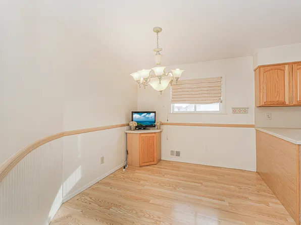 16 Bowling Green Place image 11 of 28