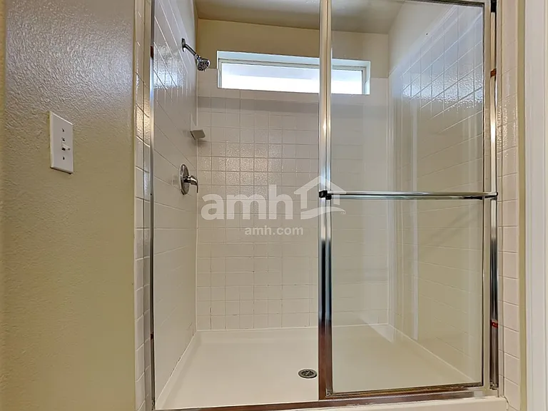 325 Greenleaf Glen St — Photo 11