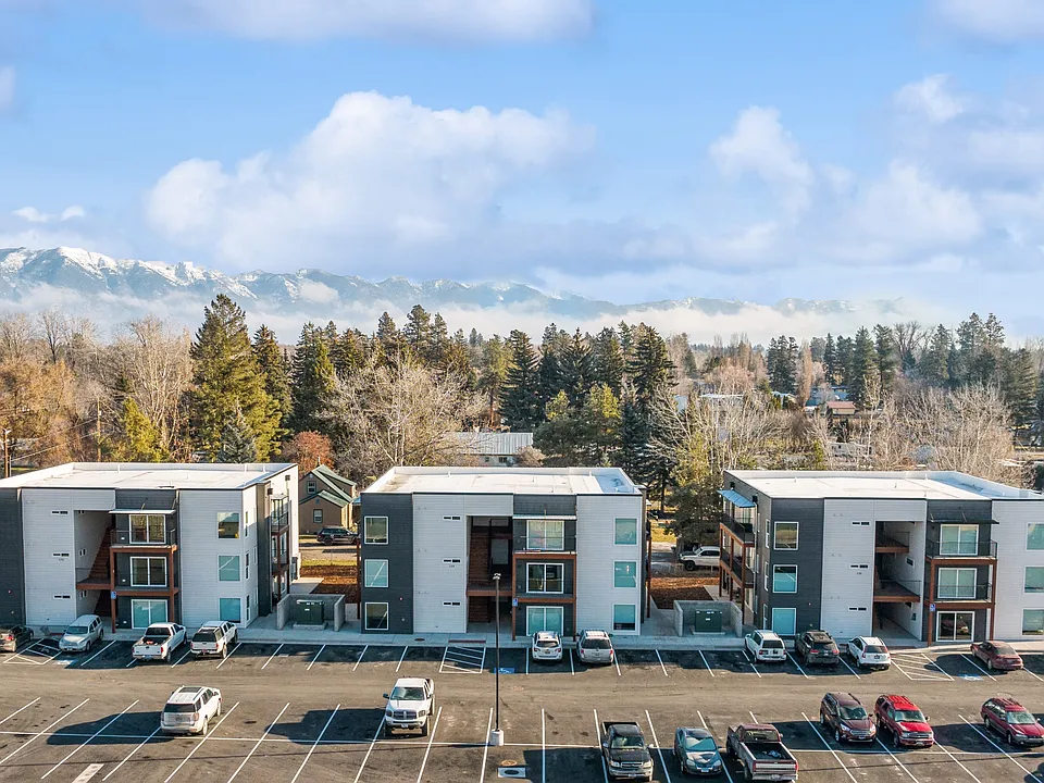 126 E Evergreen Dr #204