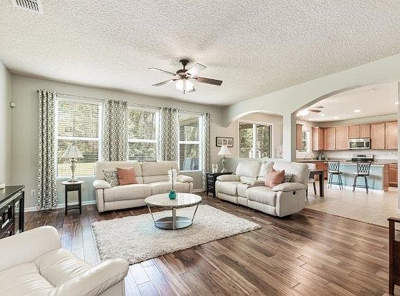 2nd image of 102 Palomino Way