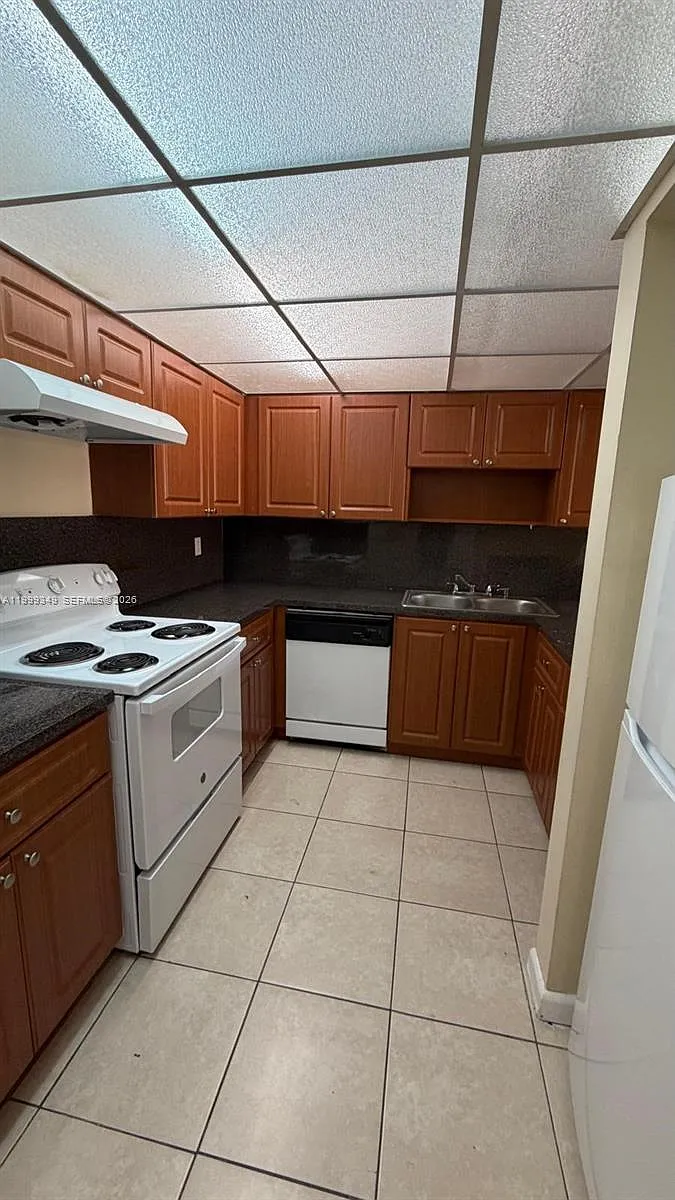 Building Photo - 7000 NW 186th St #4-219