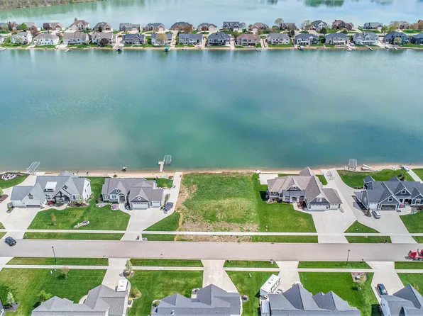 2565 Cedar West Dr, Jenison, MI 49428