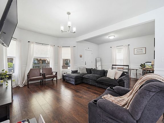 4th image of 945 N Lawler Ave