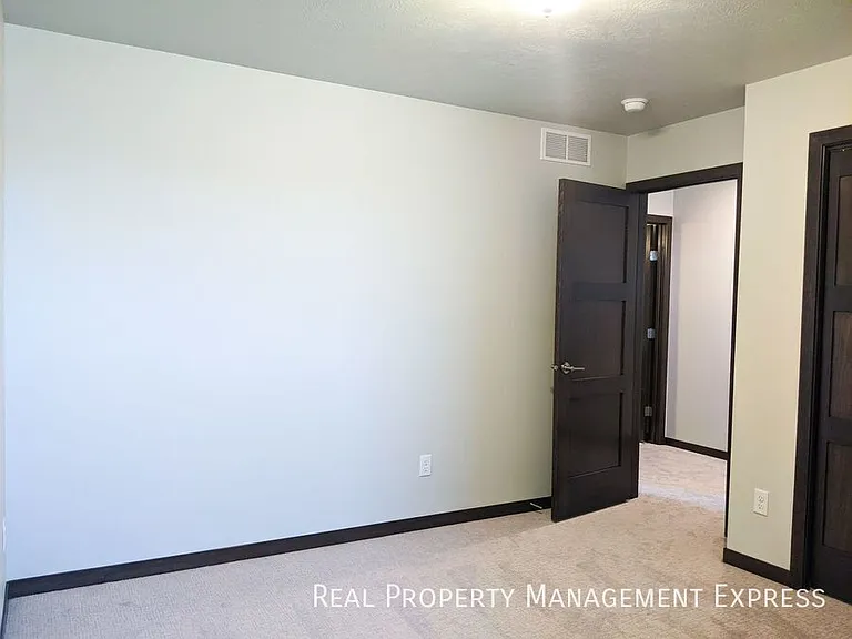 5404 S Dubuque Ave — Photo 8