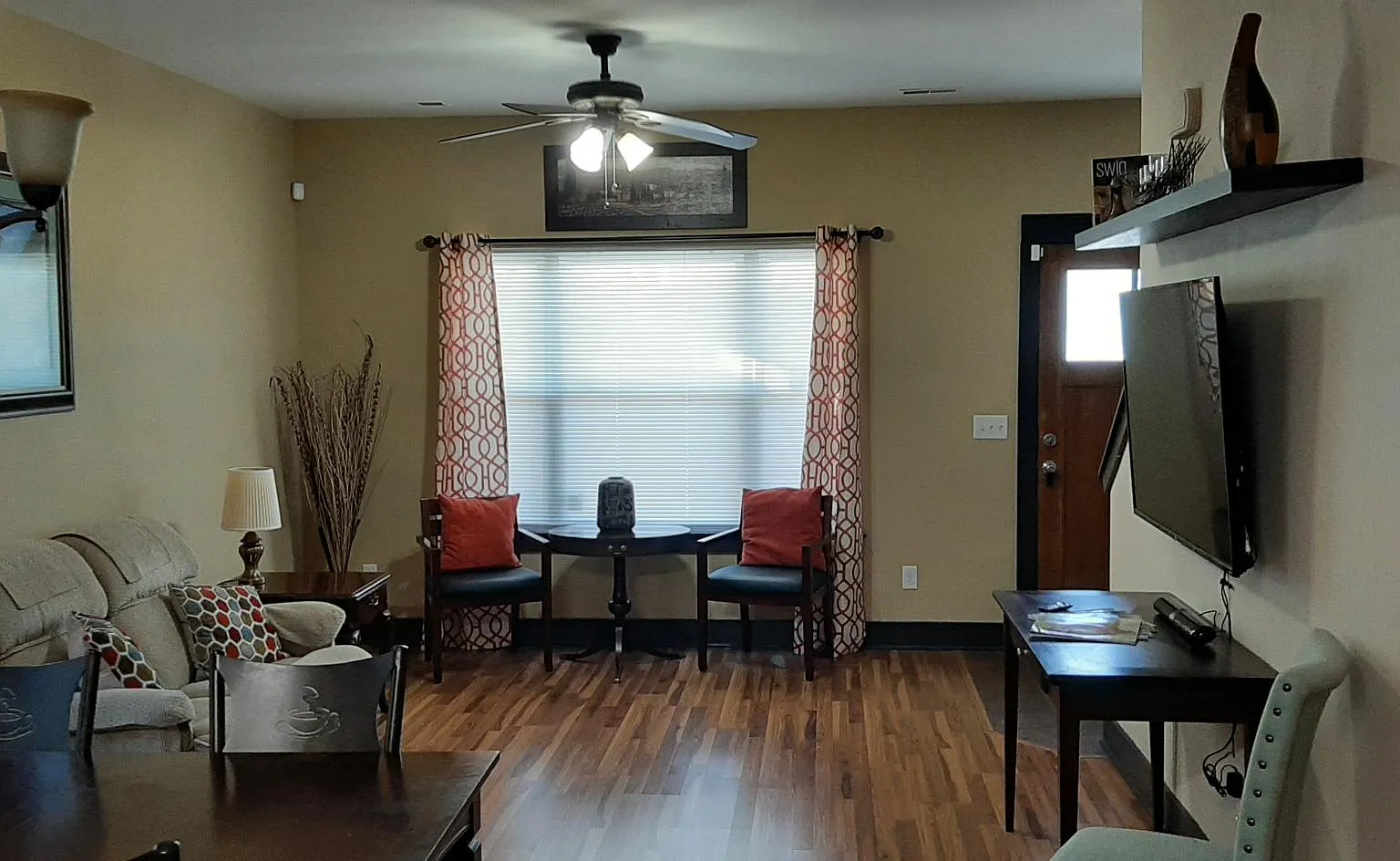 3 bed, 2.5 bath, 1896 sqft, $2,450 — Photo 3