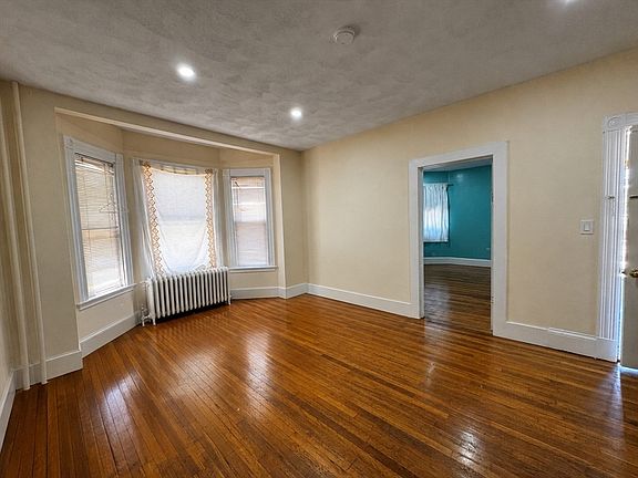 4th image of 16 Reynolds Ave #2