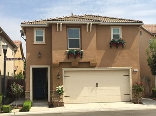 1565 N Piccadilly Ln, Clovis, CA