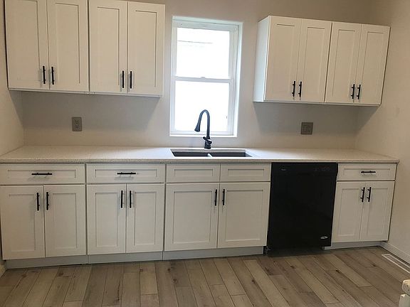 New cabinets quartz counter