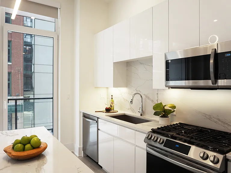 Luxe Suites Chicago Luxury Apartments — Photo 92