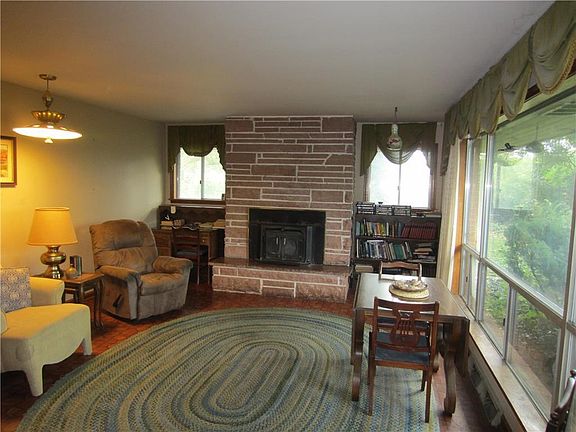 4th image of 5520 S 40th St