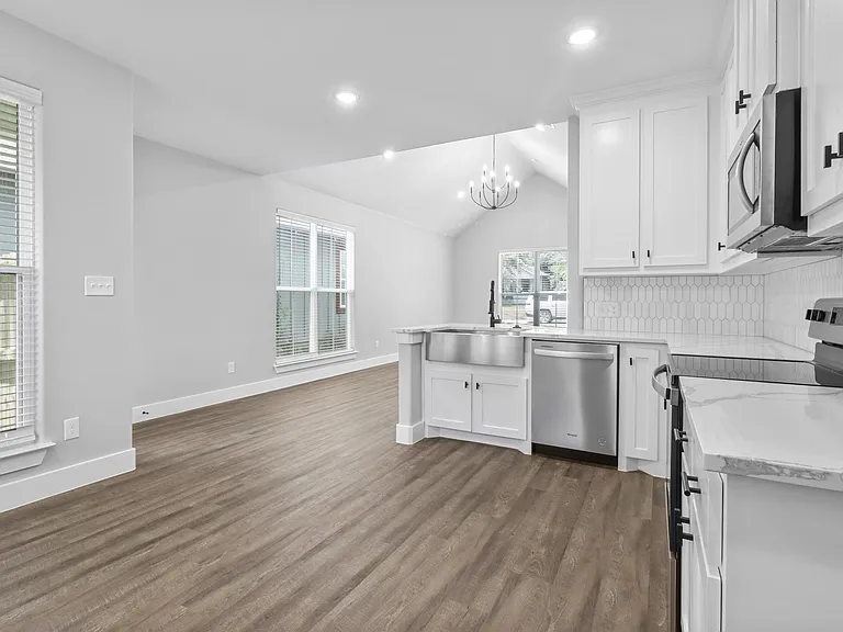 508 W Johnson St — Photo 6