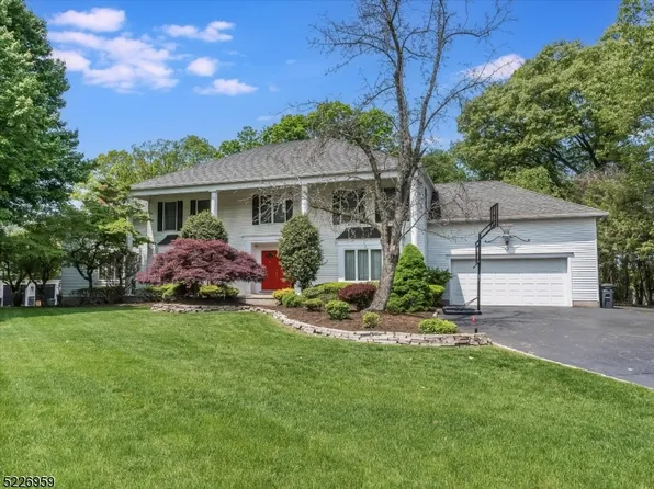 27 Battle Ridge Trl, Totowa Boro, NJ 07512