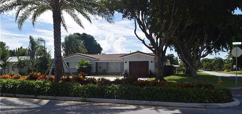 1st image of 900 SE 10th St