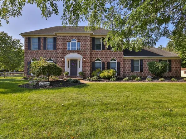 1098 Laurel Dr, Bethlehem, PA 18017