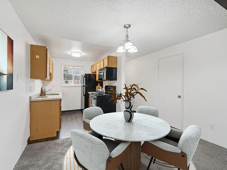 Heather Ridge Apartments — Photo 39