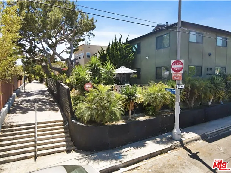 119 Paloma Ave #D — Photo 21
