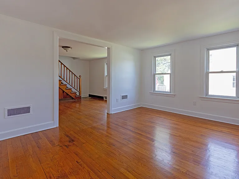 8B Myer Ln — Photo 3