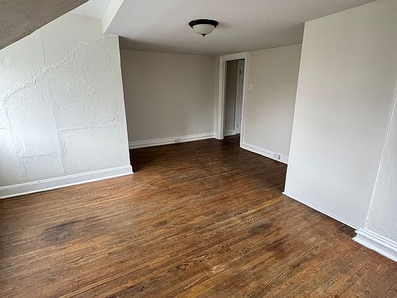 2nd image of 664-666 N Oak Hill Ave #4