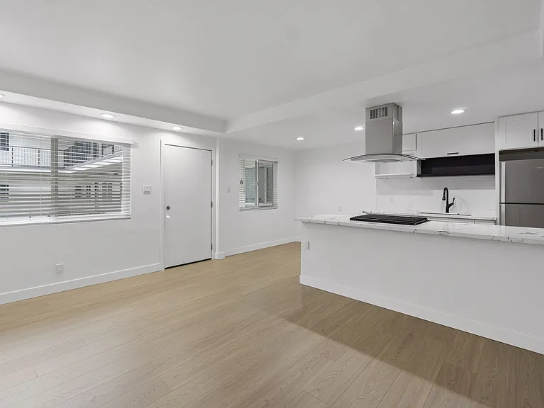 Torrance Gateway Apartments — Photo 12