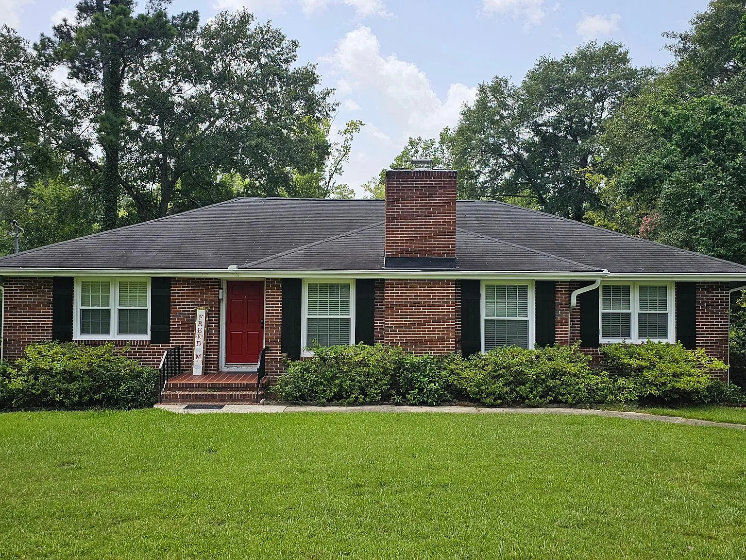 736 Winchester Cir photo 1