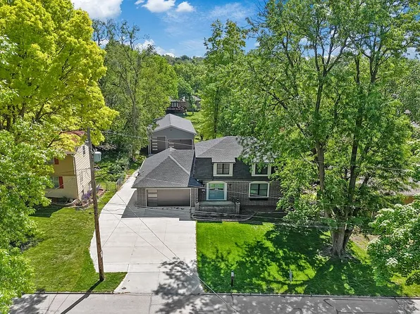 1915 69th St, Windsor Heights, IA 50324