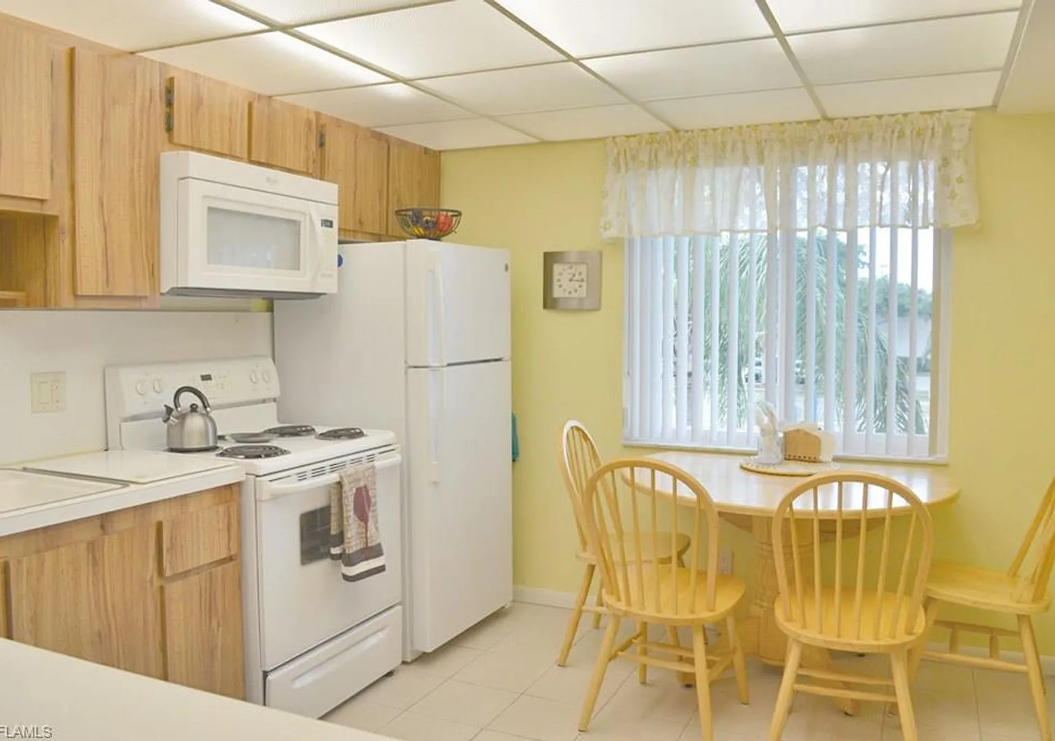 Available for Summer 2022 - Clean and Spacious Condo in Naples Sunrise -- $1,250/month — Photo 2