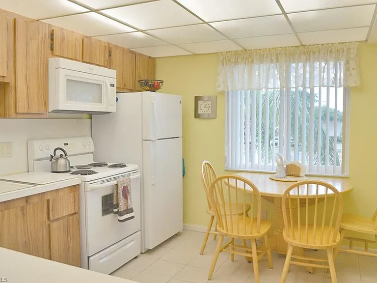 135 Palm Dr #12 — Photo 2