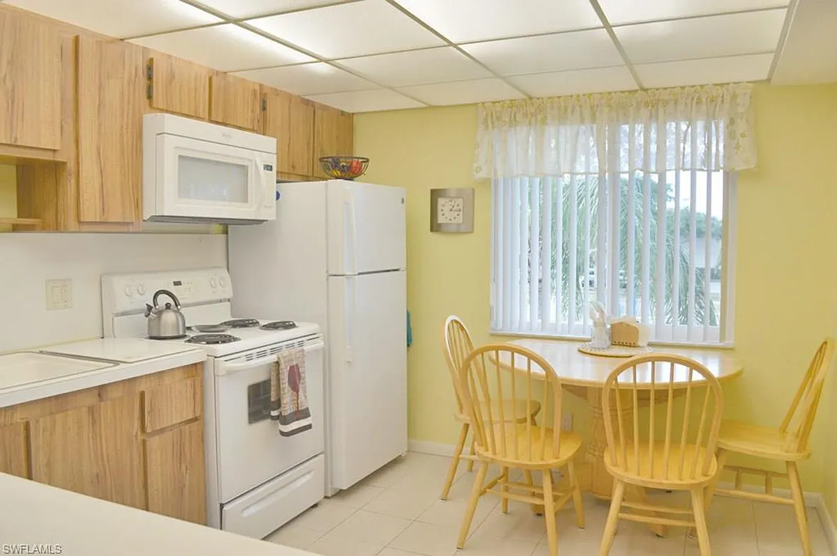 Building Photo - 135 Palm Dr #12