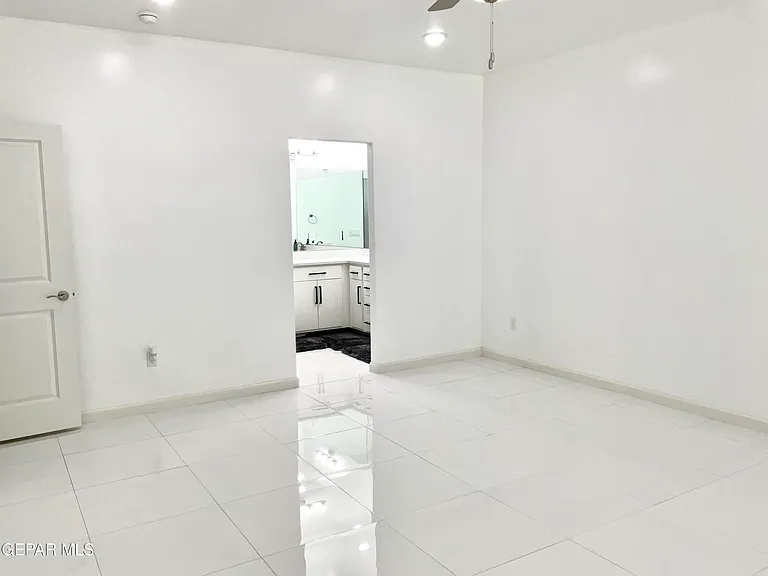 8919 Eclipse St #B — Photo 24