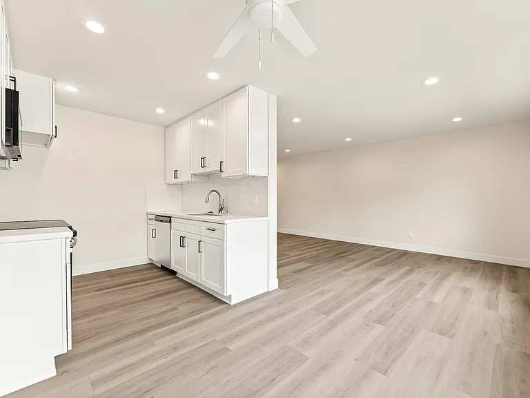 5409 Radford Ave #12 — Photo 18