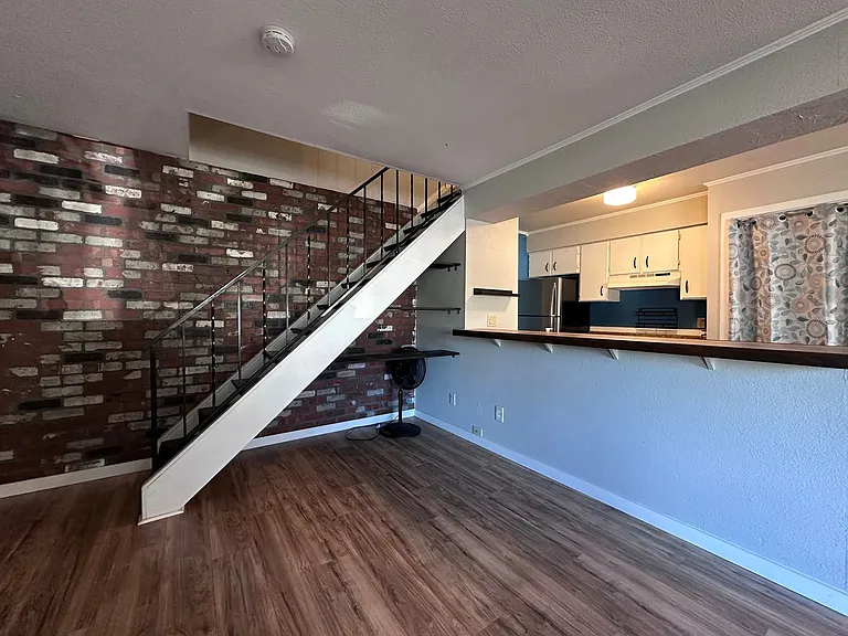 1589 NE Kane Dr — Photo 1