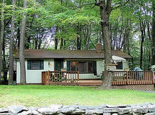 129 Sunset Dr, Greentown, PA 18426