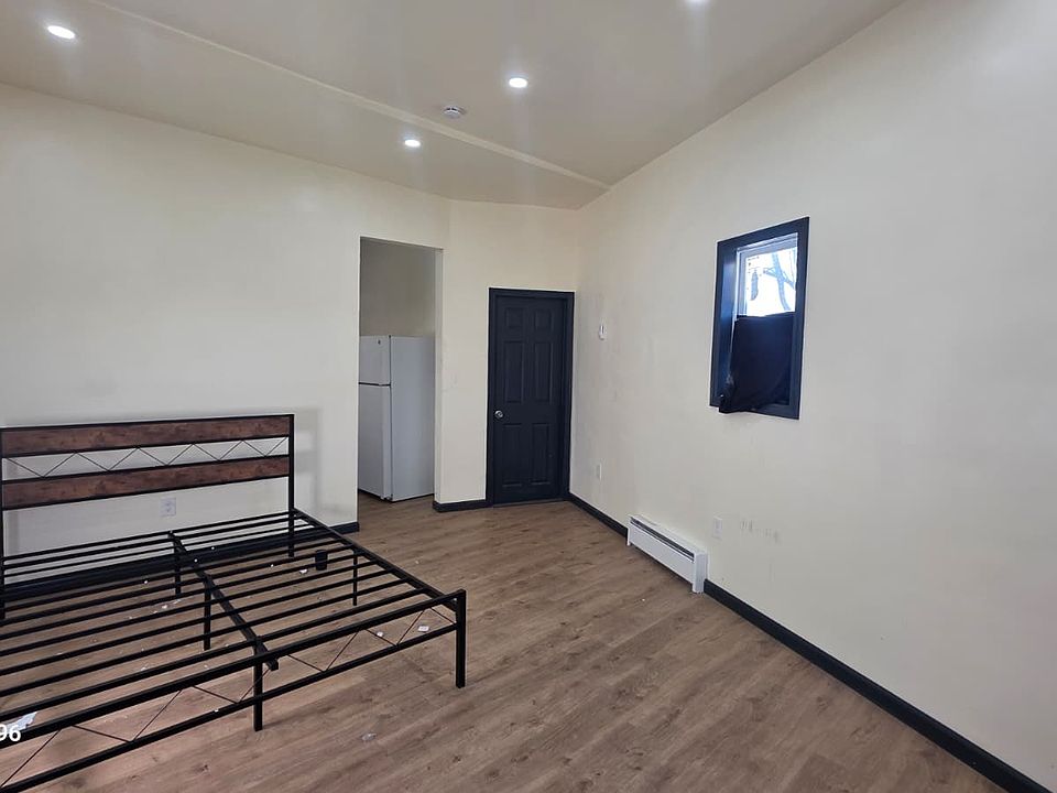 nice size room.