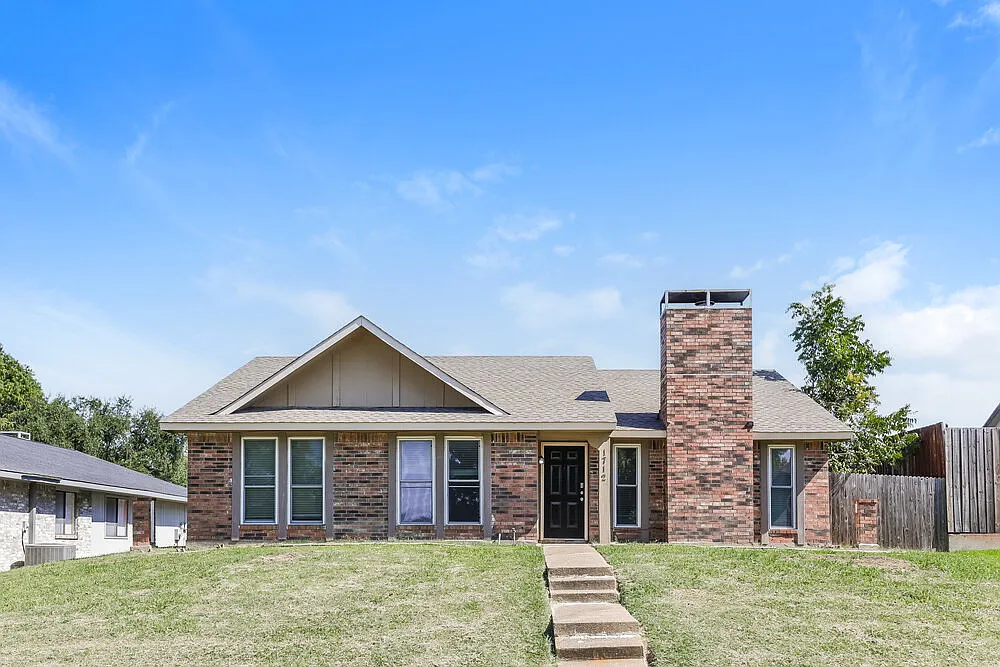 3 bed, 2.0 bath, 1569 sqft, $2,060 — Photo 1