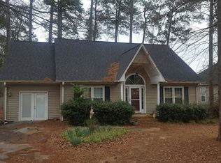1118 N Lake Dr, Greenwood, SC 29649