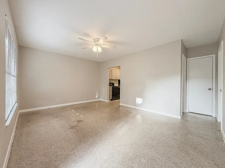 1210 SW 26th St #4 — Photo 1