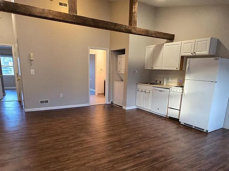 4303 Main St #3 — Photo 3