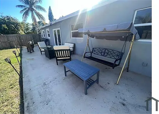 610 NW 3rd Way — Photo 8
