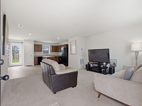5th image of 3042 Killarney Park