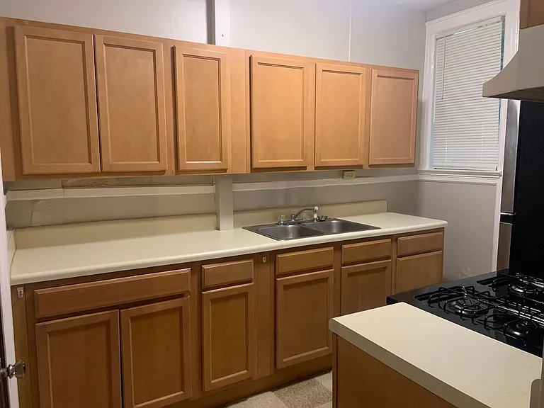 Winburn Court Apartments — Photo 12