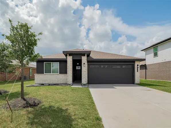 14519 Sweet Water Dr, Baytown, TX 77523