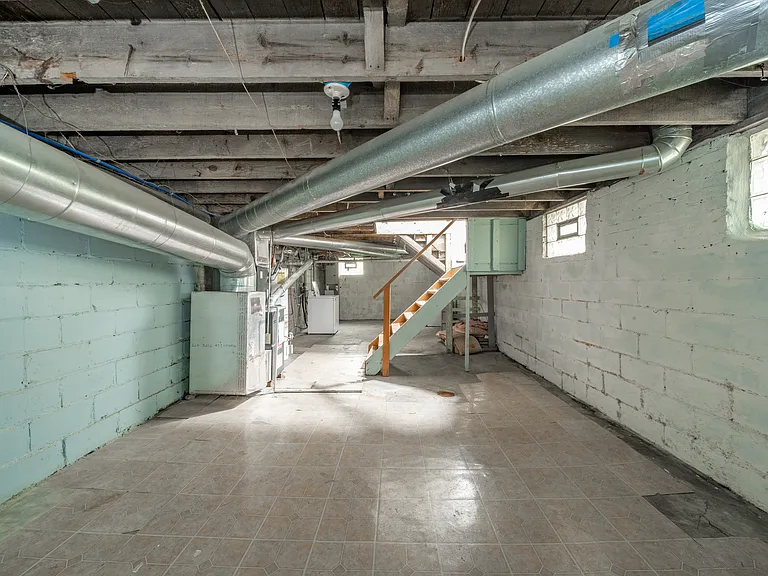 2344 N Capitol Ave — Photo 29
