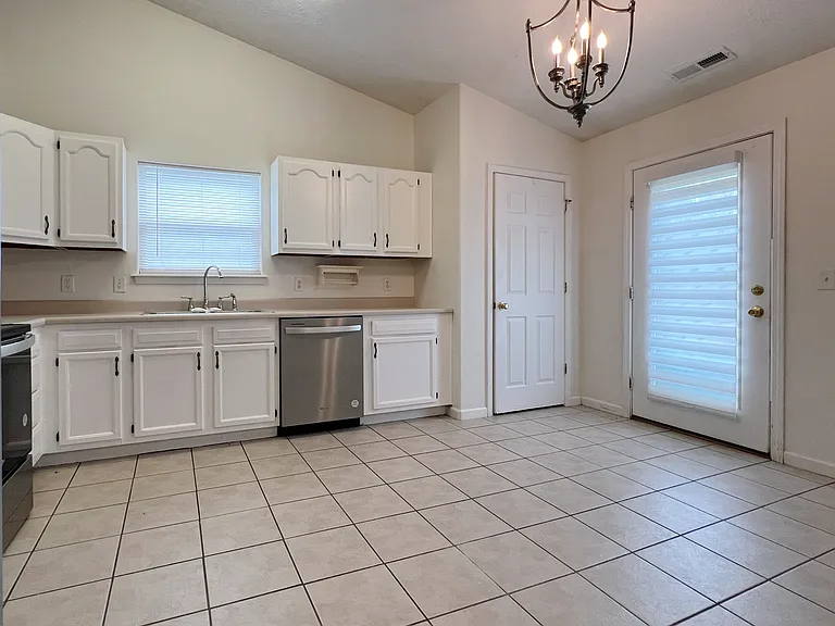 3878 Chenango Pl — Photo 8