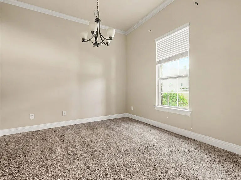 604 Darby Ln — Photo 35