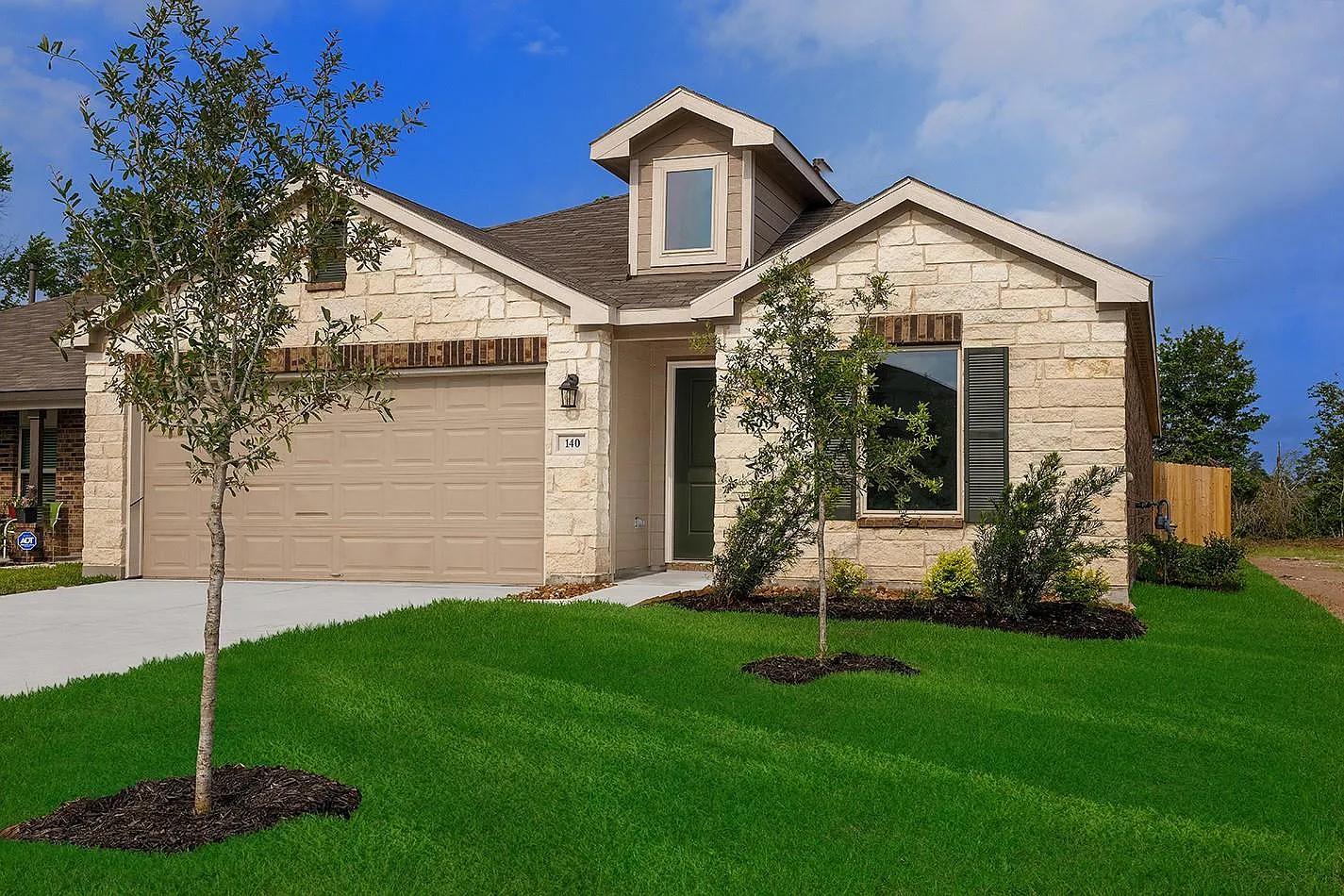 3 bed, 2.0 bath, 2007 sqft, $2,400 — Photo 2