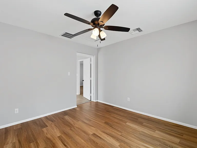 114 S Lesueur — Photo 18