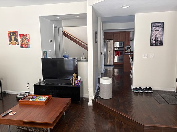3rd image of 18832 Hatteras St