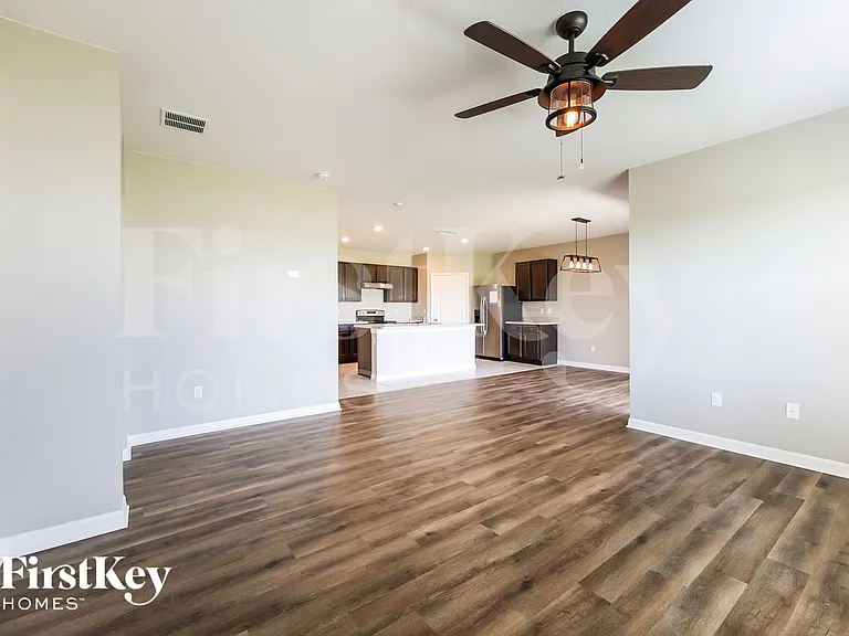 480 Burnham Cir — Photo 3