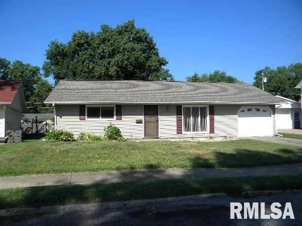 1705 Parish Ave, Pekin, IL 61554